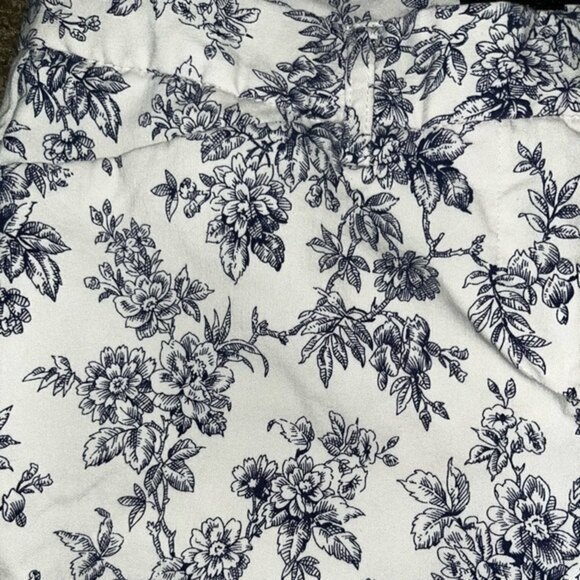 Mario Serrani Cropped Pants White Navy Floral Skinny Lightweight Womens Size 4 - Picture 8 of 10